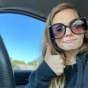 Meet your Posher, Elizabeth